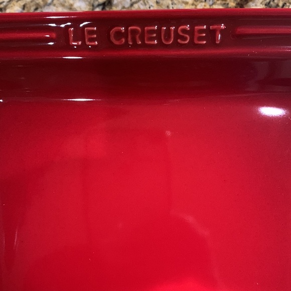 NWT Set of 2 Le Creuset Medium Oriental Square Plate w LC logo 21cm (Cerise) - Picture 8 of 14